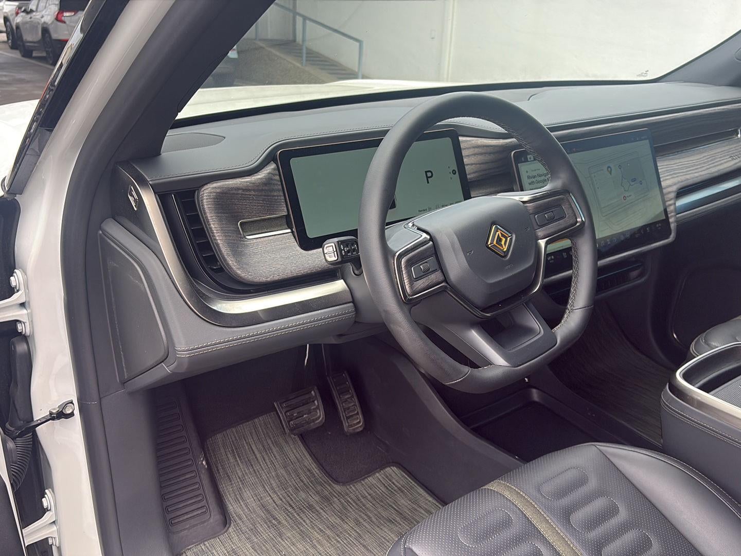 2026 RIVIAN R1S Base