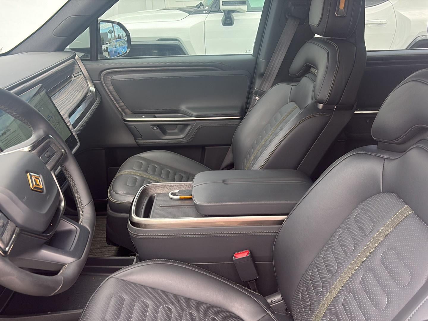 2026 RIVIAN R1S Base