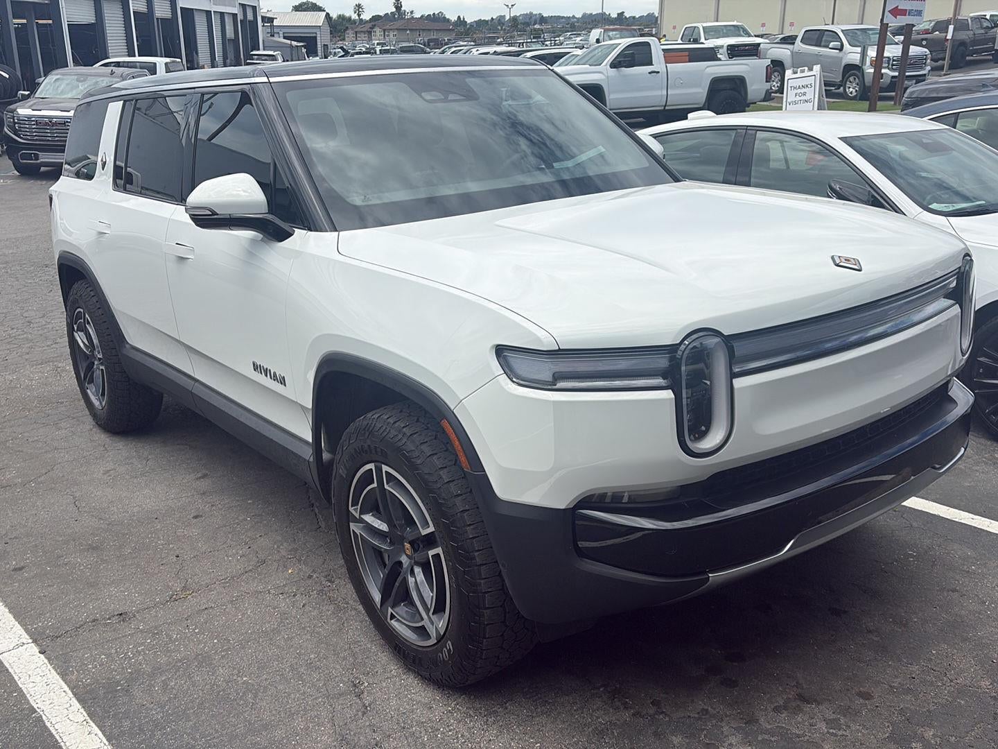 2026 RIVIAN R1S Base