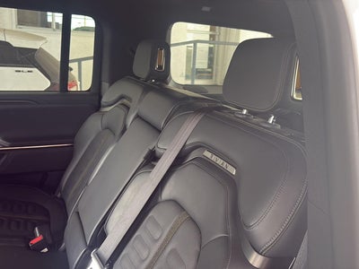 2026 RIVIAN R1S Base