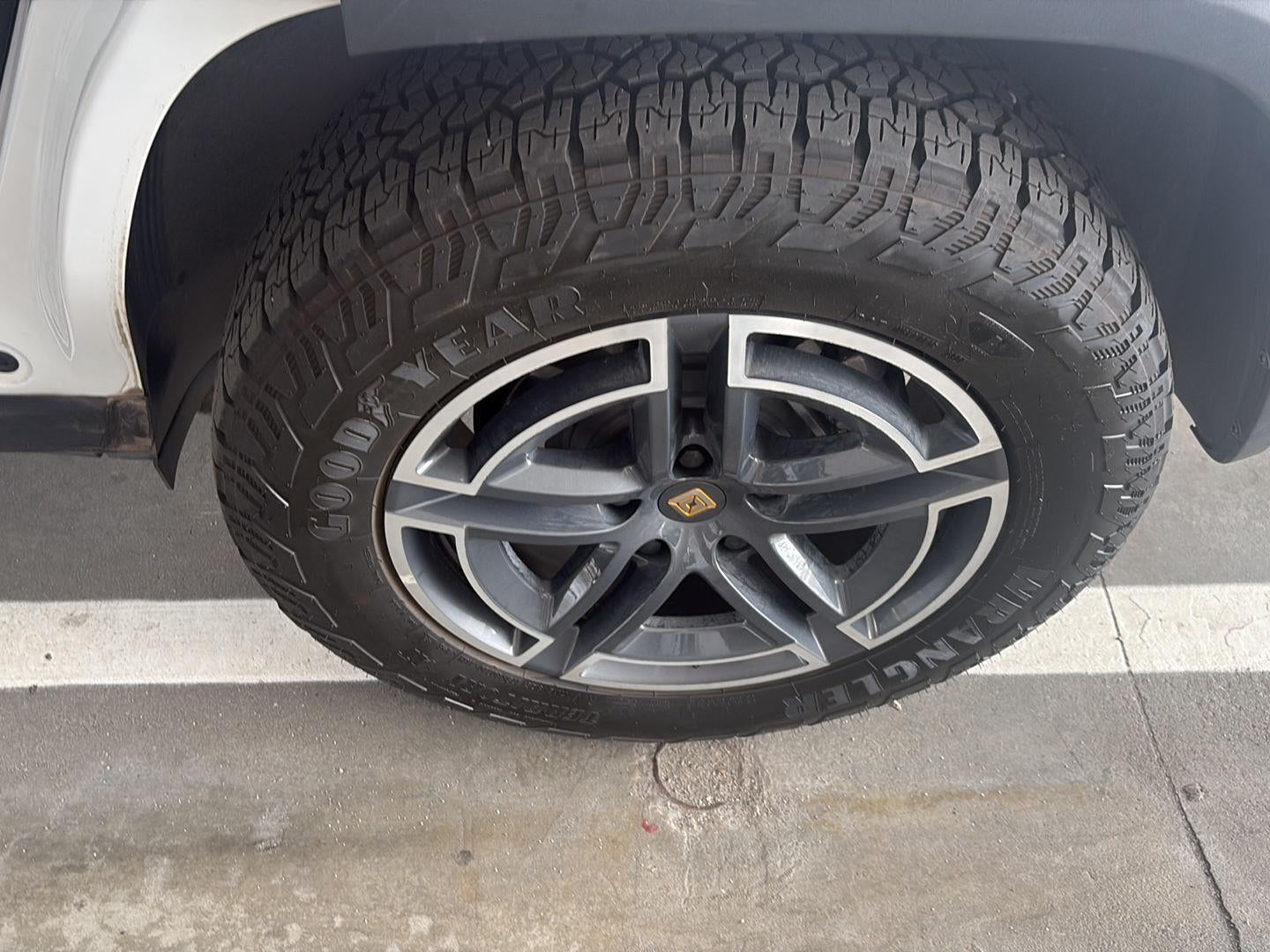 2026 RIVIAN R1S Base
