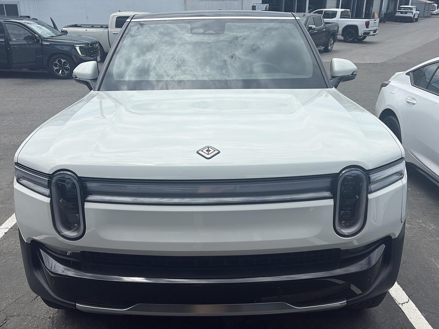 2026 RIVIAN R1S Base