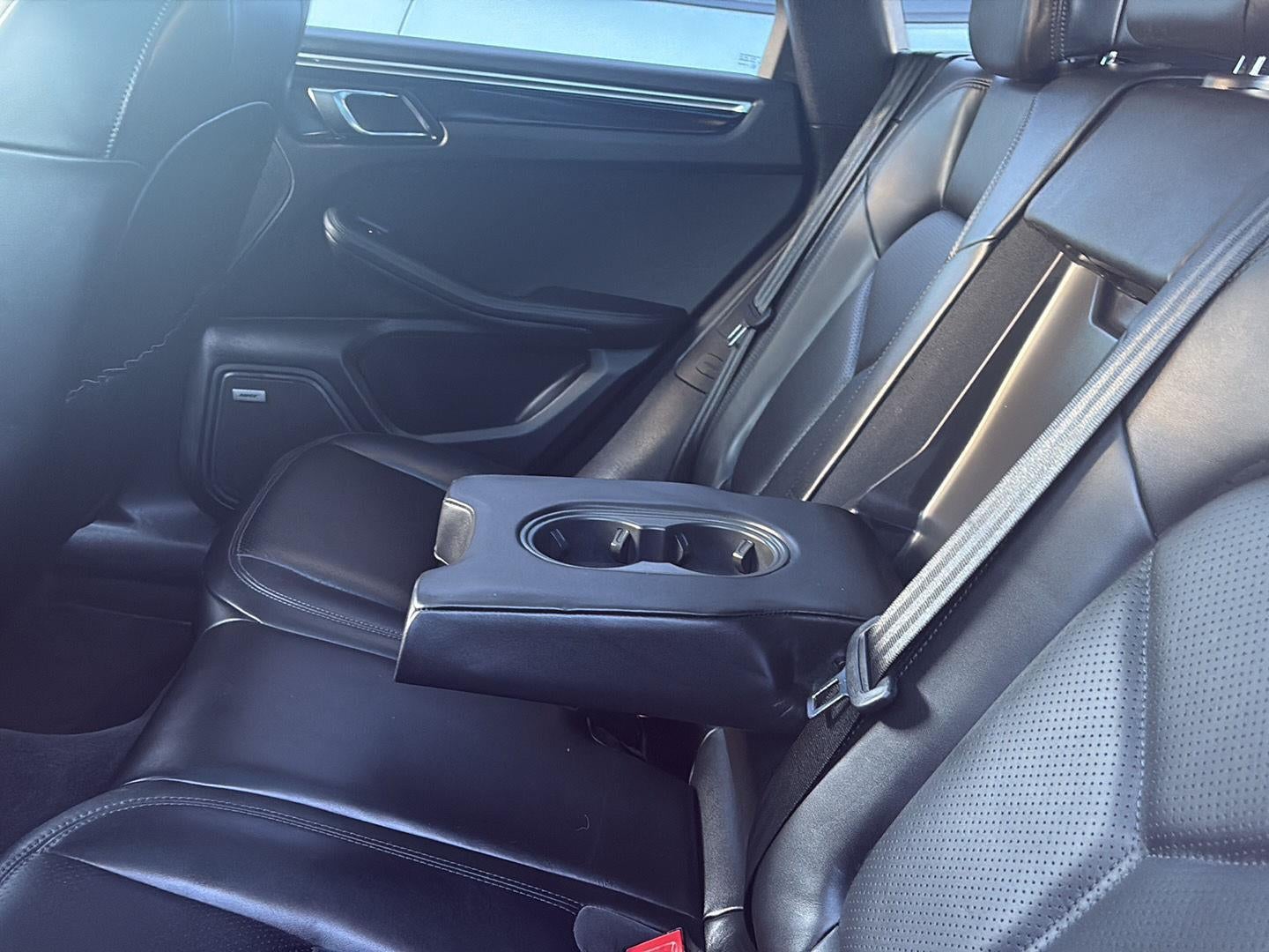 2022 Porsche Macan Base