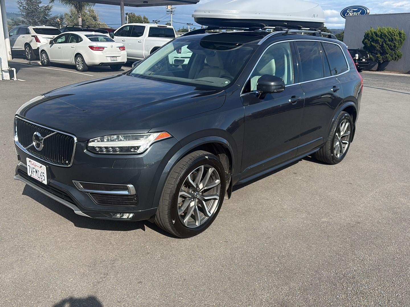 2017 Volvo XC90 T6 AWD Momentum's photo