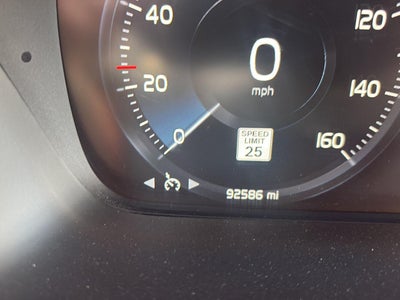 2017 Volvo XC90 T6 Momentum
