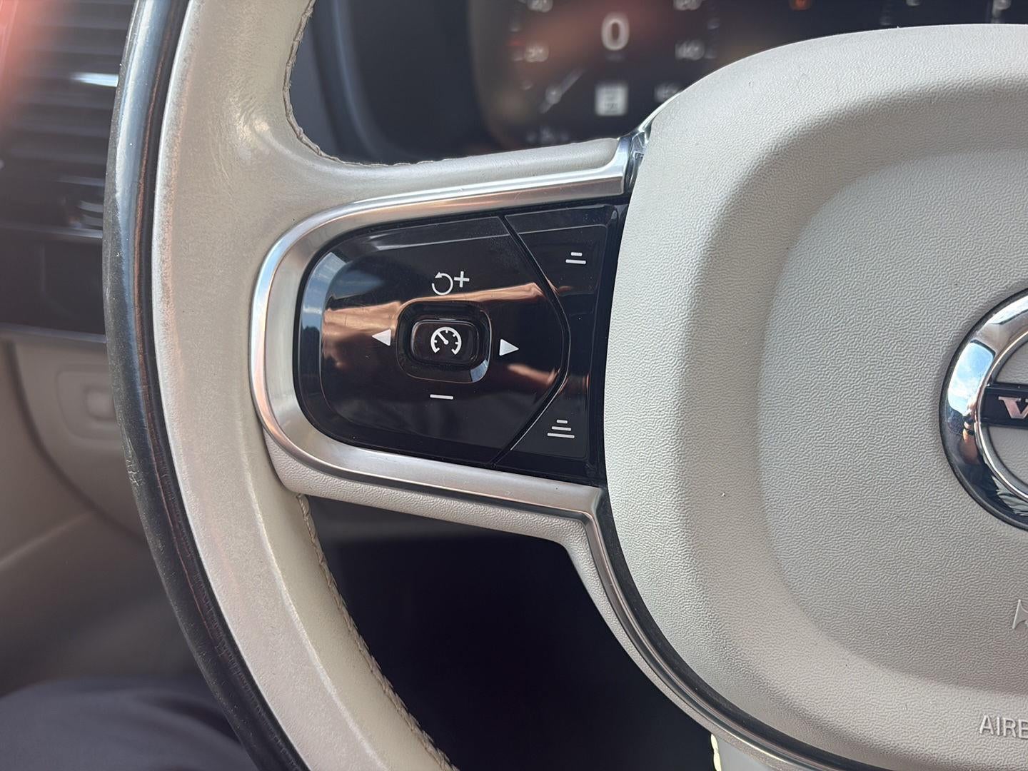 2017 Volvo XC90 T6 Momentum