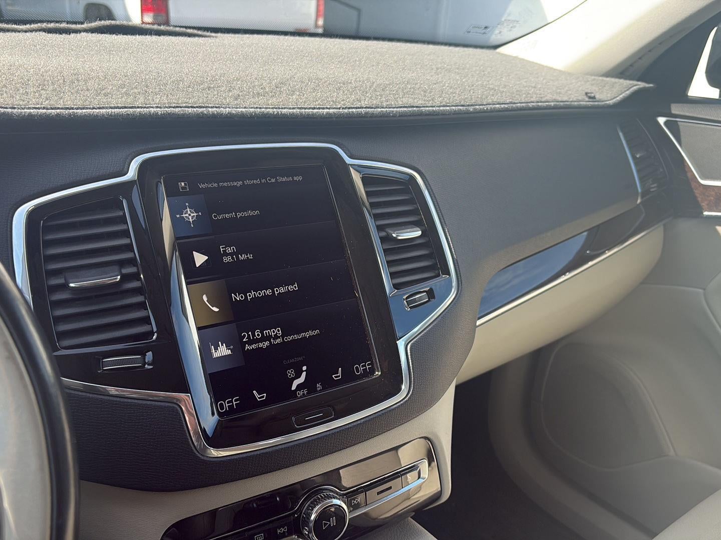 2017 Volvo XC90 T6 Momentum