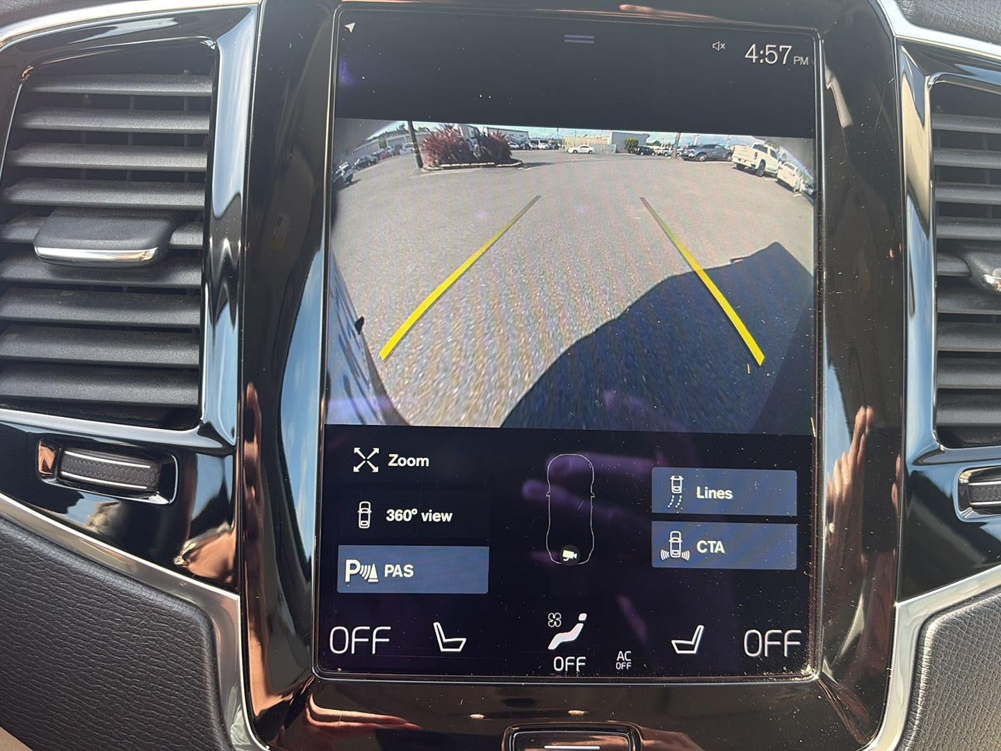 2017 Volvo XC90 T6 Momentum