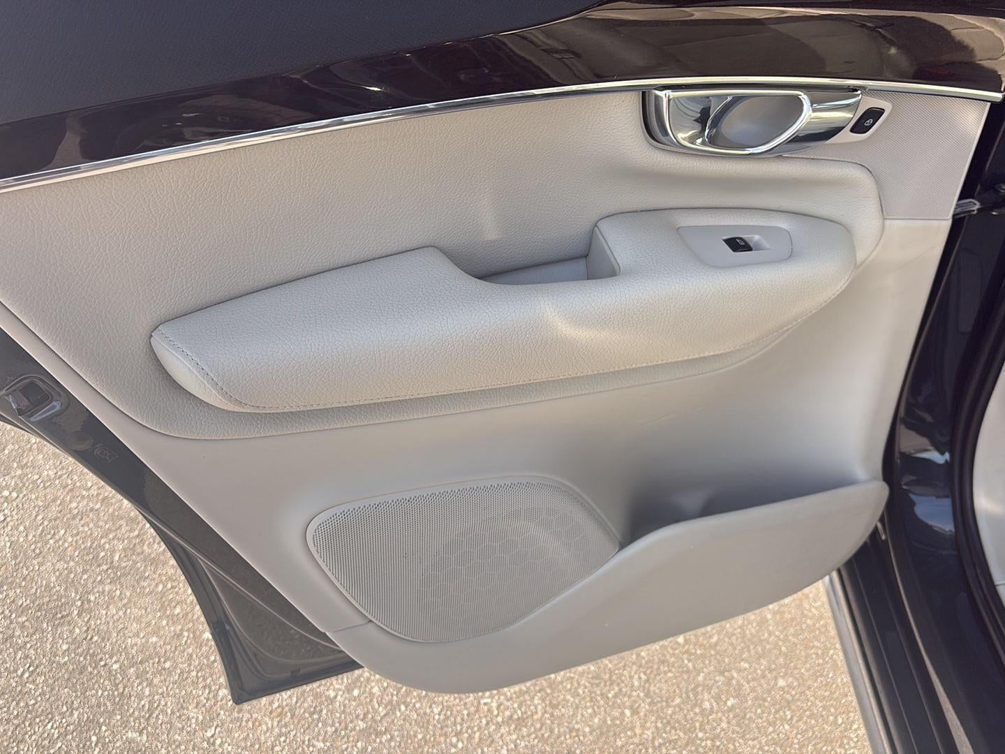 2017 Volvo XC90 T6 Momentum