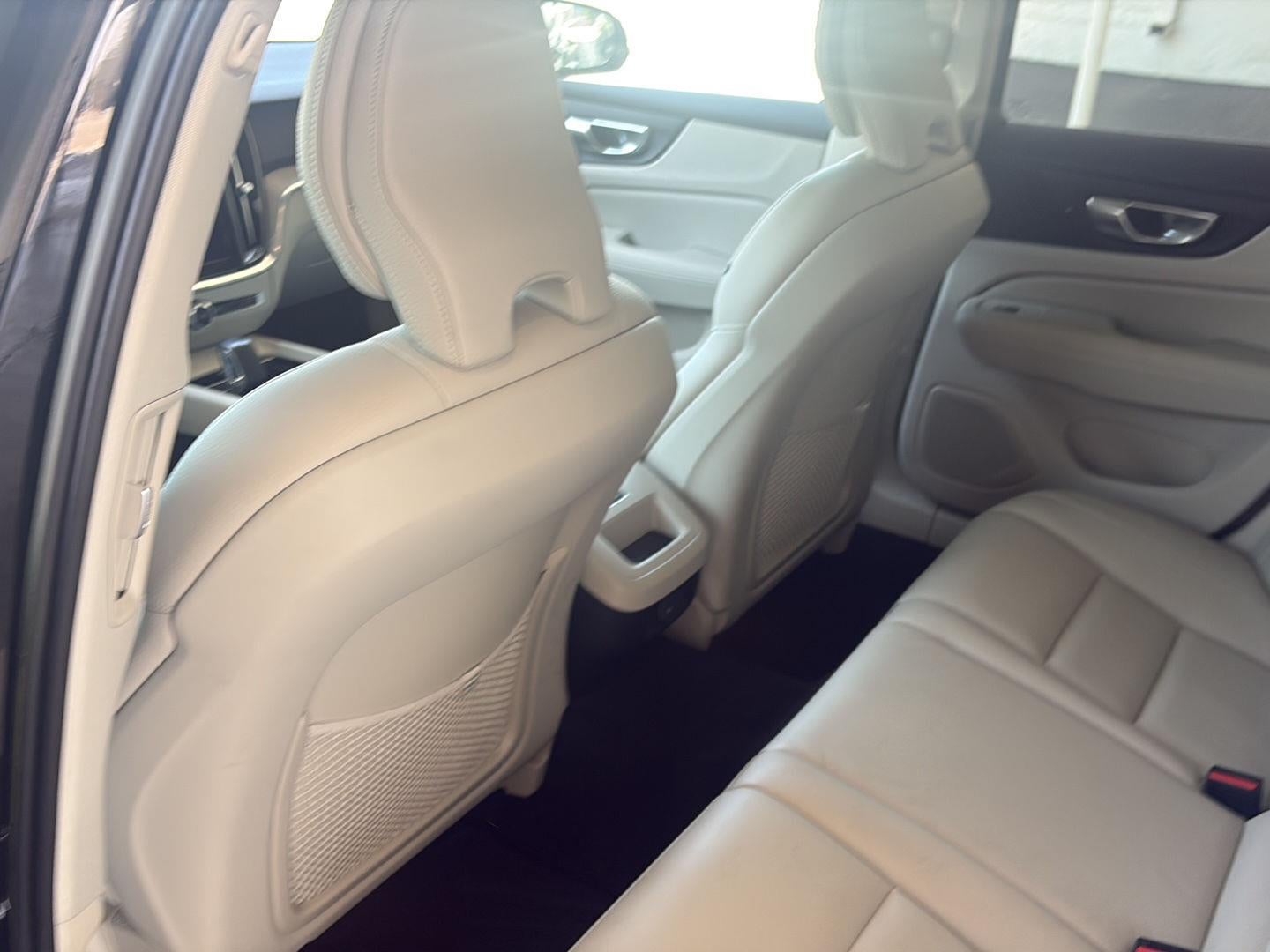 2023 Volvo V60 Cross Country Plus