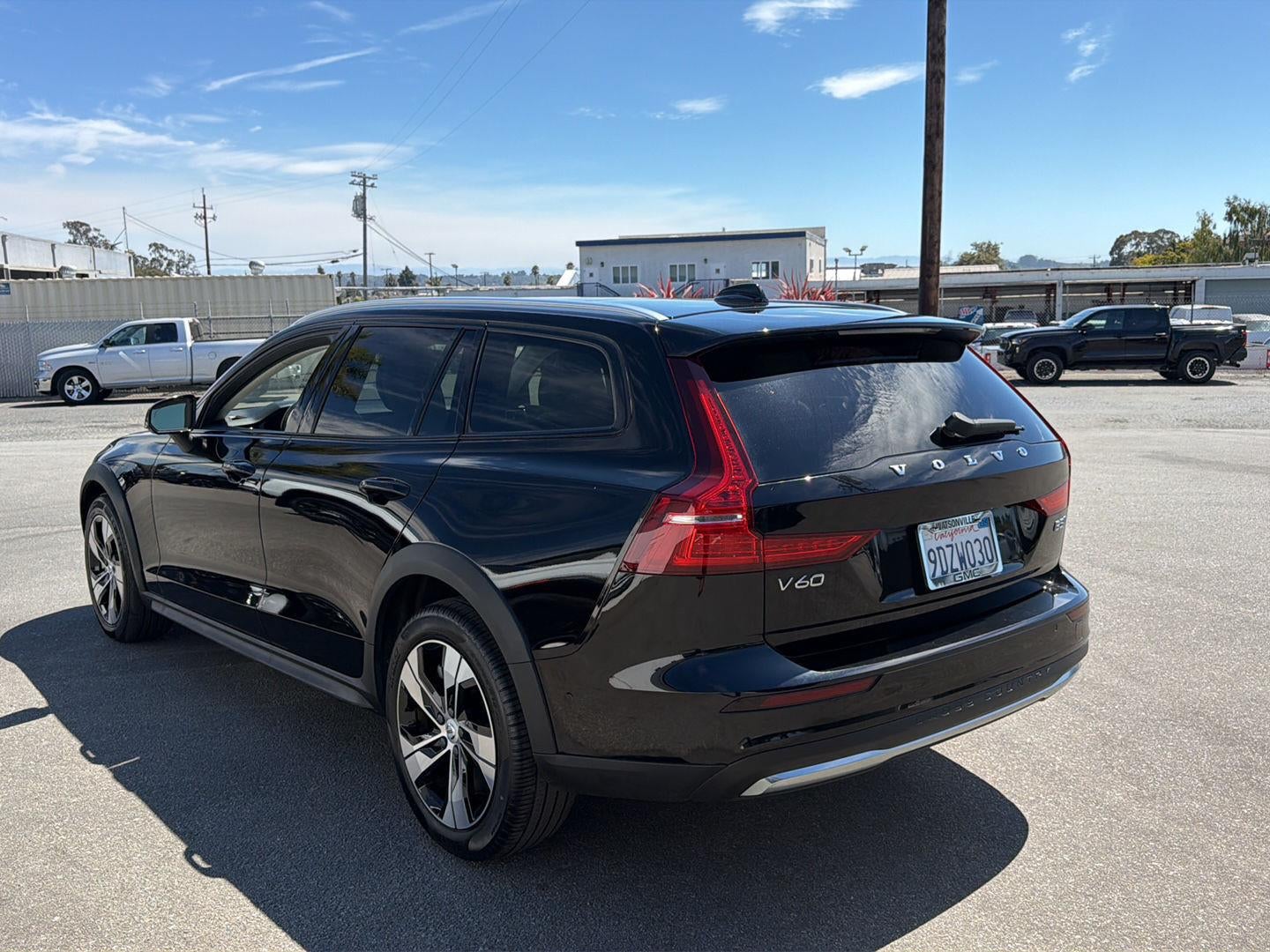 2023 Volvo V60 Cross Country Plus